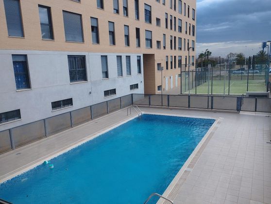 Foto 1 de Alquiler de piso en avenida Palmosa de 2 habitaciones con piscina y garaje
