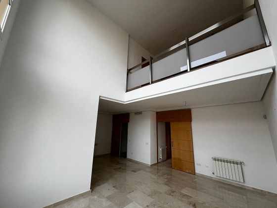 Foto 1 de Casa adossada en venda a calle Constelación de Perseo de 3 habitacions amb terrassa i piscina