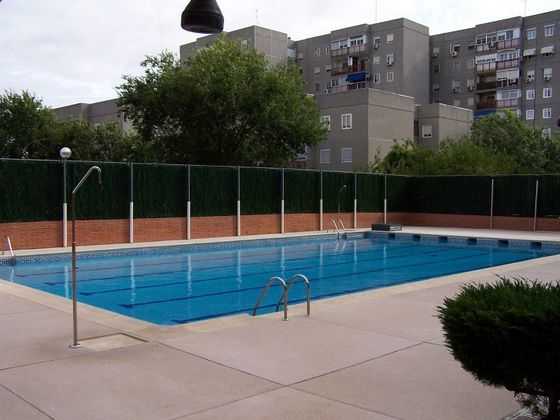 Foto 2 de Pis en venda a La Serna de 2 habitacions amb piscina i garatge