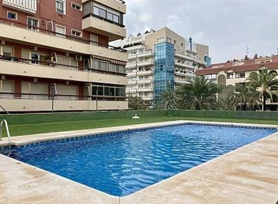 Foto 2 de Piso en venta en calle Carlos Mackintosh de 4 habitaciones con terraza y piscina