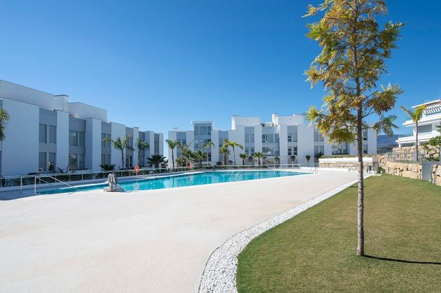 Foto 2 de Piso en alquiler en calle Islas Caimán de 3 habitaciones con terraza y piscina