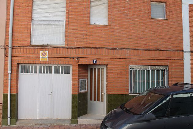 Foto 2 de Casa adosada en venta en calle Zoa Bru Gómez de 4 habitaciones con garaje y balcón