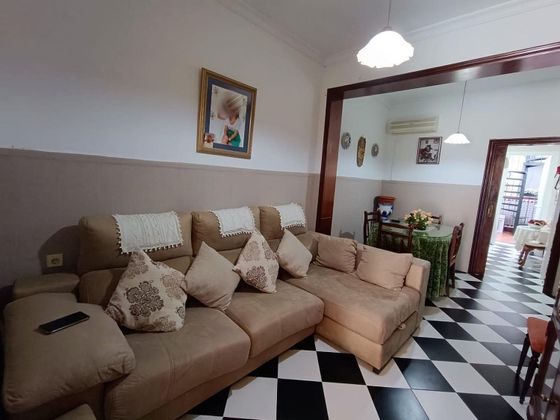 Foto 2 de Venta de casa en Benacazón de 4 habitaciones con terraza y aire acondicionado