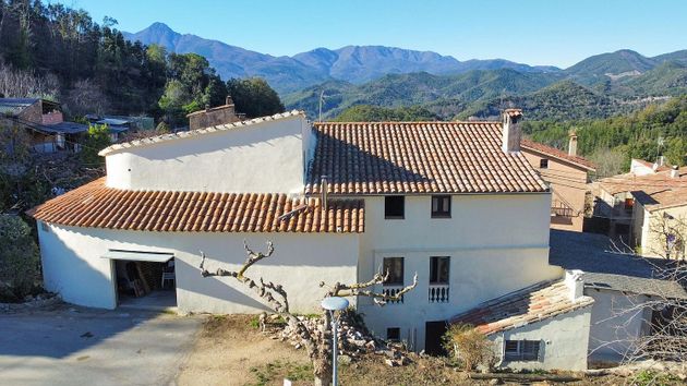Foto 2 de Casa rural en venta en calle Josep Serrahima de 5 habitaciones con garaje y jardín