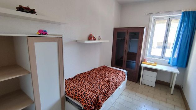 Foto 2 de Pis en lloguer a La Chantría - La Lastra de 3 habitacions amb terrassa i mobles