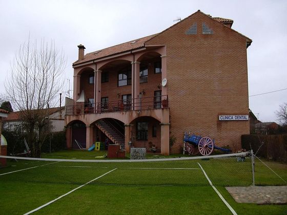 Foto 1 de Venta de chalet en Villarejo de Órbigo de 4 habitaciones con terraza y jardín