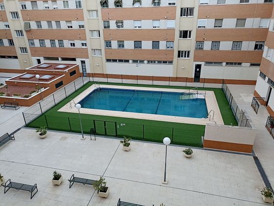 Foto 1 de Venta de piso en Fuensanta- Arcángel de 3 habitaciones con terraza y piscina