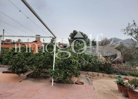 Foto 2 de Venta de chalet en Busot de 3 habitaciones con terraza y jardín