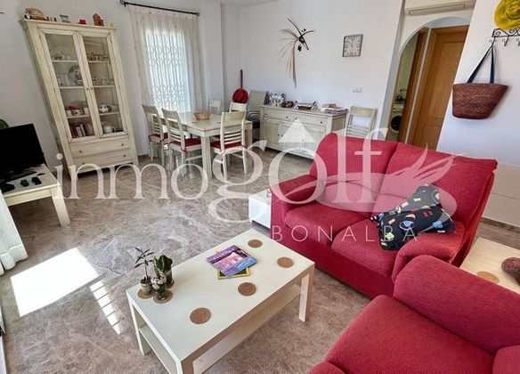 Foto 2 de Venta de casa en Bonalba-Cotoveta de 3 habitaciones con terraza y piscina