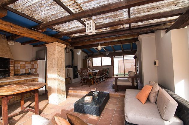 Foto 2 de Venta de casa adosada en calle Montblanc de 4 habitaciones con terraza y piscina