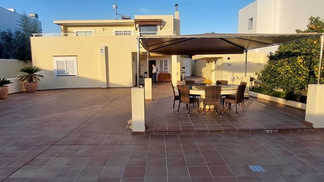 Foto 1 de Chalet en alquiler en Santa Gertrudis de 4 habitaciones con terraza y piscina