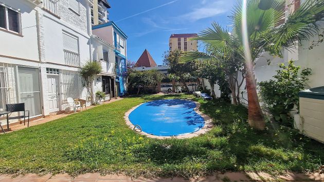 Foto 1 de Venta de casa en calle Miguel Márquez de 3 habitaciones con terraza y piscina