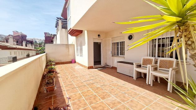 Foto 2 de Piso en venta en calle Dalia de 2 habitaciones con terraza y piscina
