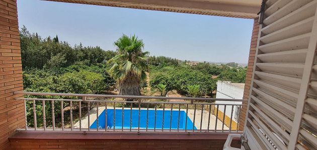 Foto 1 de Alquiler de chalet en Montequinto de 6 habitaciones con terraza y piscina