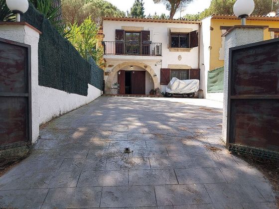 Foto 2 de Casa adosada en venta en Golf Costa Brava - Bufaganyes de 2 habitaciones con terraza y jardín