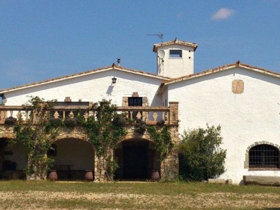 Foto 2 de Casa rural en venta en Llagostera de 5 habitaciones con terraza y garaje