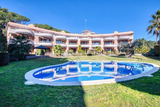Foto 1 de Pis en venda a calle Víctor Català de 3 habitacions amb terrassa i piscina
