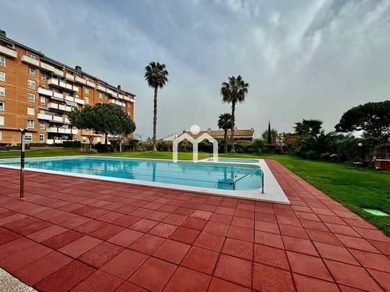 Foto 1 de Piso en venta en Premià de Mar de 4 habitaciones con piscina y garaje