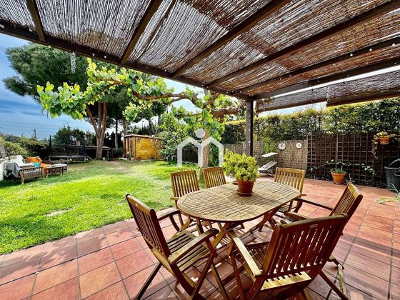Foto 1 de Casa adossada en venda a Vilassar de Dalt de 4 habitacions amb terrassa i piscina