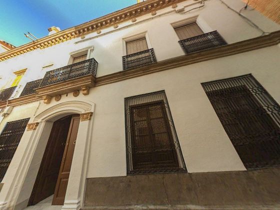 Foto 1 de Chalet en venta en calle Cánovas del Castillo de 8 habitaciones con terraza y jardín