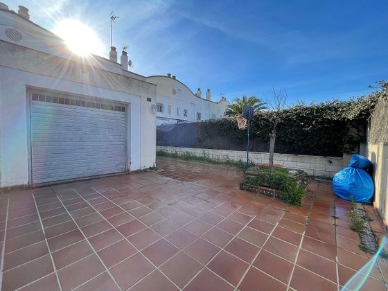 Foto 1 de Casa adossada en venda a Rivas Urbanizaciones de 3 habitacions amb terrassa i piscina