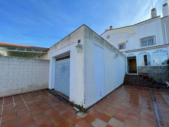 Foto 2 de Casa adossada en venda a Rivas Urbanizaciones de 3 habitacions amb terrassa i piscina
