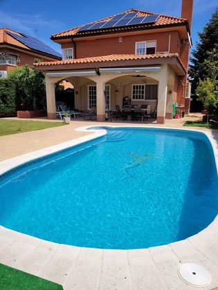 Foto 1 de Chalet en venta en Rivas Urbanizaciones de 4 habitaciones con terraza y piscina