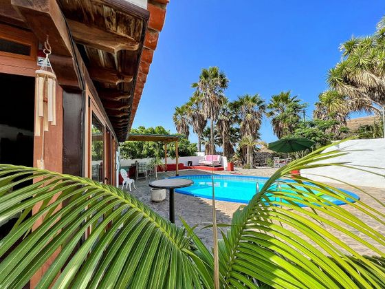 Foto 1 de Xalet en venda a Llanos de Aridane (Los) de 3 habitacions amb terrassa i piscina