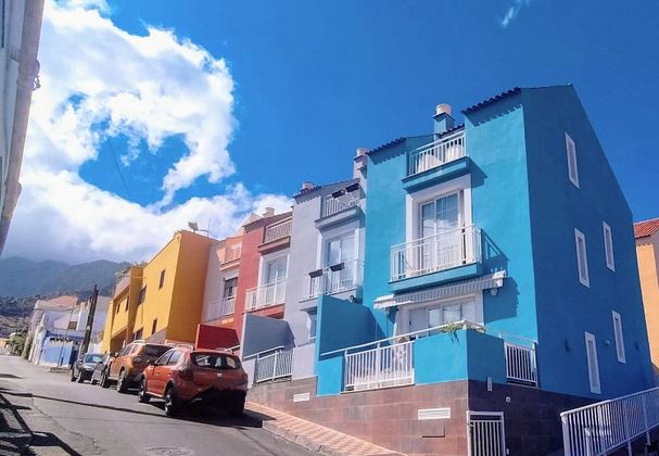 Foto 1 de Casa adosada en venta en Santa Cruz de la Palma de 4 habitaciones con terraza y garaje