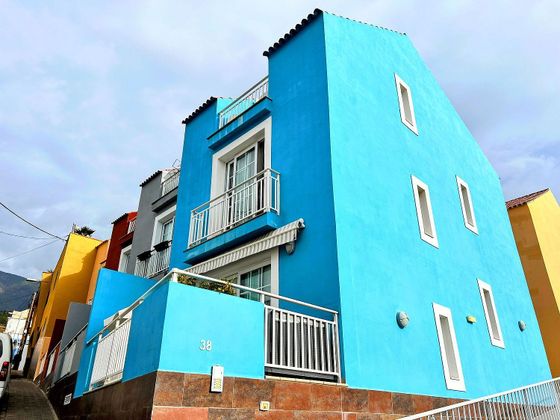 Foto 2 de Casa adosada en venta en Santa Cruz de la Palma de 4 habitaciones con terraza y garaje