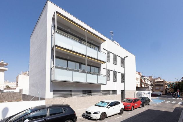 Foto 1 de Venta de piso en calle De Castellet de 3 habitaciones con terraza y jardín
