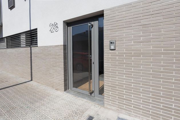 Foto 2 de Pis en venda a calle De Castellet de 3 habitacions amb terrassa i jardí