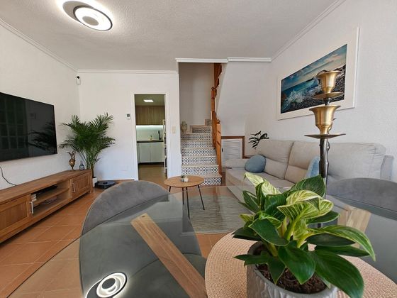 Foto 2 de Casa adossada en venda a Las Viñas de 3 habitacions amb terrassa i aire acondicionat