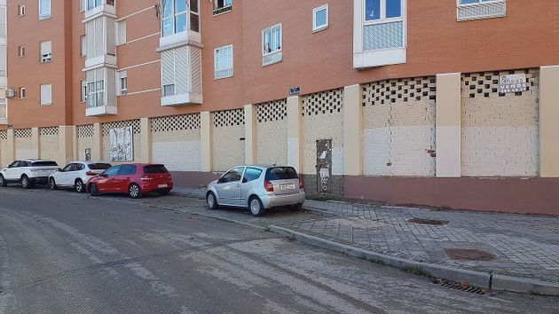Foto 2 de Local en venda a calle Pescara de 225 m²