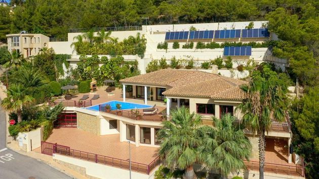 Foto 1 de Venta de casa en Callosa d´En Sarrià de 6 habitaciones con piscina