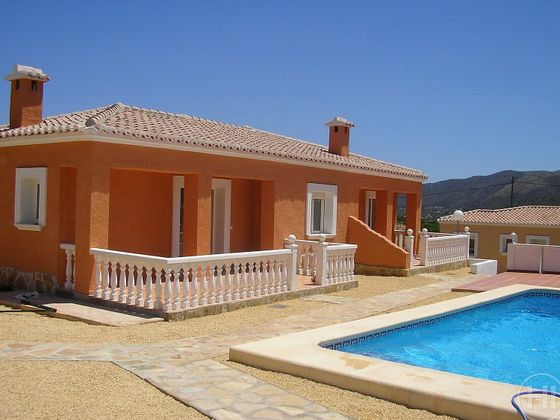 Foto 2 de Casa adossada en venda a Alcalalí de 2 habitacions amb terrassa i piscina