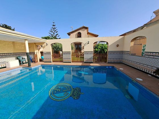 Foto 2 de Chalet en venta en Santuario - La Laguna de 4 habitaciones con terraza y piscina