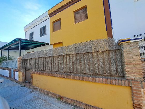 Foto 1 de Casa adossada en venda a Centro - Norte de 3 habitacions amb terrassa