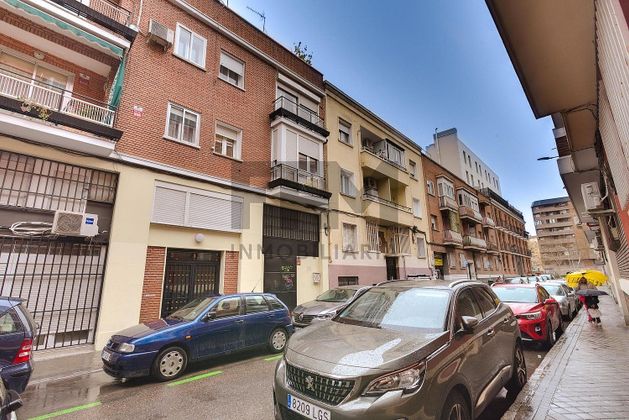 Foto 2 de Pis en venda a calle Fernando Ossorio de 3 habitacions amb aire acondicionat