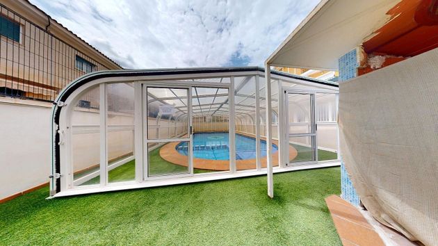 Foto 2 de Casa en venda a El Travaló - Martínez Valero de 4 habitacions amb terrassa i piscina