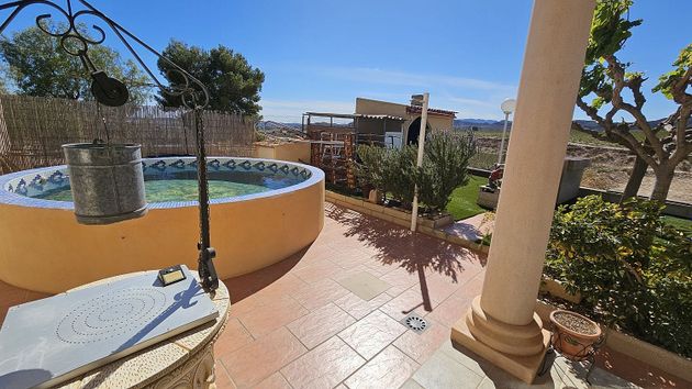 Foto 2 de Casa en venda a Novelda de 5 habitacions amb terrassa i piscina