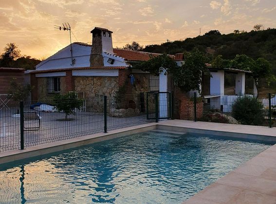 Foto 1 de Casa rural en venda a Riogordo de 2 habitacions amb terrassa i piscina
