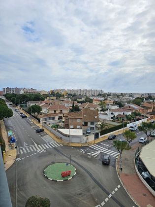 Foto 2 de Venta de piso en Canet d´En Berenguer de 3 habitaciones con terraza y piscina