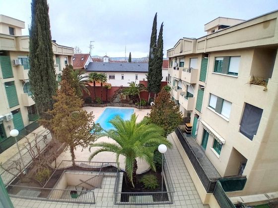 Foto 2 de Pis en venda a Centro - Villanueva del Pardillo de 3 habitacions amb terrassa i piscina