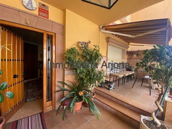 Foto 1 de Casa adosada en venta en Lucena de 4 habitaciones con terraza y balcón