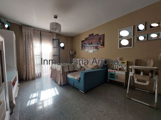 Foto 1 de Piso en venta en Lucena de 3 habitaciones con terraza y garaje