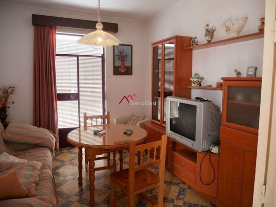 Foto 2 de Venta de piso en Ubrique de 3 habitaciones con terraza