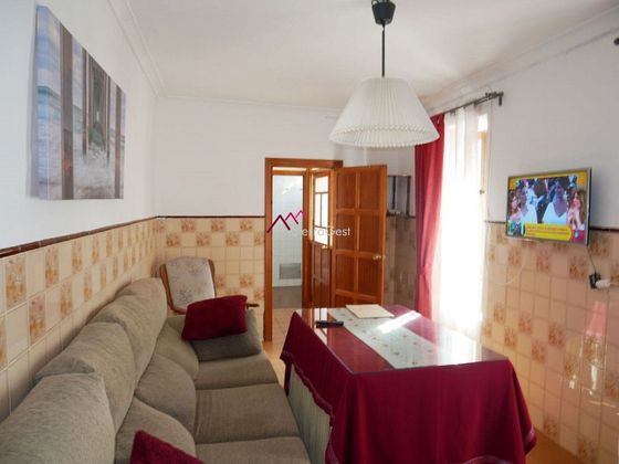Foto 2 de Venta de casa en Ubrique de 4 habitaciones con terraza y garaje