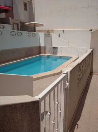 Foto 2 de Casa adosada en venta en Nucia (la) de 4 habitaciones con terraza y piscina