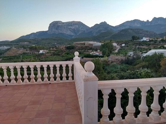 Foto 1 de Venta de chalet en Callosa d´En Sarrià de 6 habitaciones con terraza y jardín